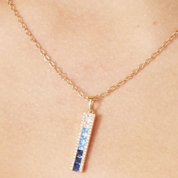 Vince CAMUTO Necklace/Collier Blue Ombré Necklace W/Pouch - Picture 3 of 12